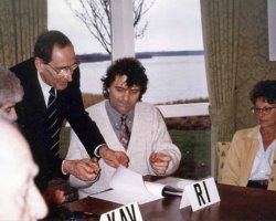 1998 – Gorlini, come Presidente AIA firma la fondazione della “Associazione Acquerellisti Europea”, ECWS 1998 – Gorlini, come Presidente AIA firma la fondazione della “Associazione Acquerellisti Europea”, ECWS