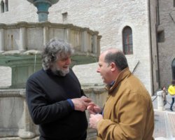2015 - Uno scambio di opinioni con Giorgio Pellegrini, Direttore del Museo della Carta e della Filigrana di Fabriano 2015 - Uno scambio di opinioni con Giorgio Pellegrini, Direttore del Museo della Carta e della Filigrana di Fabriano
